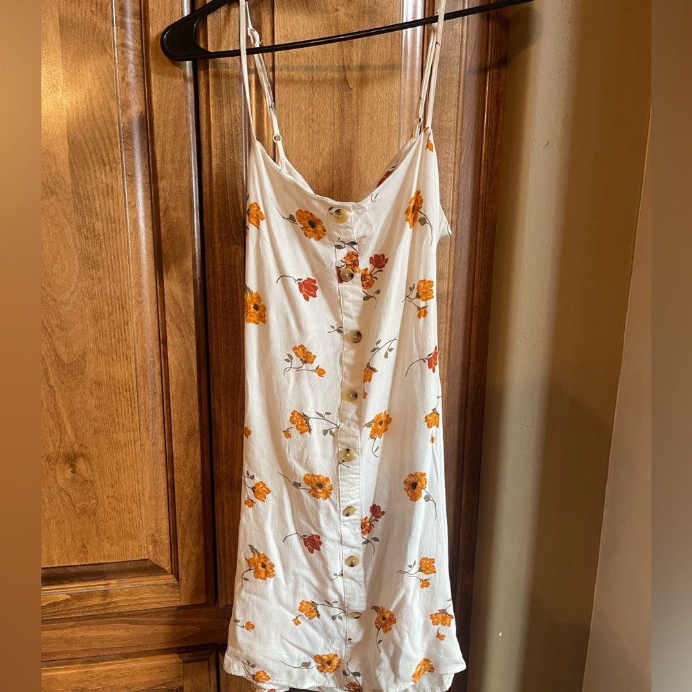 Cute summer dress size S. Looks great with jacket! (Jacket sold separately)